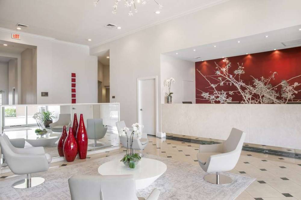 The Point Hotel And Suites 7