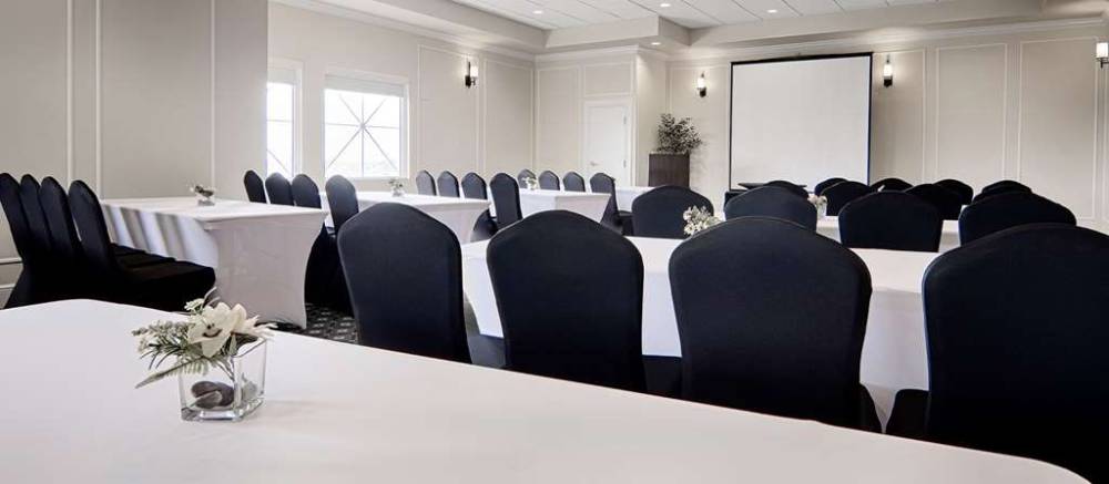The Point Hotel And Suites 4