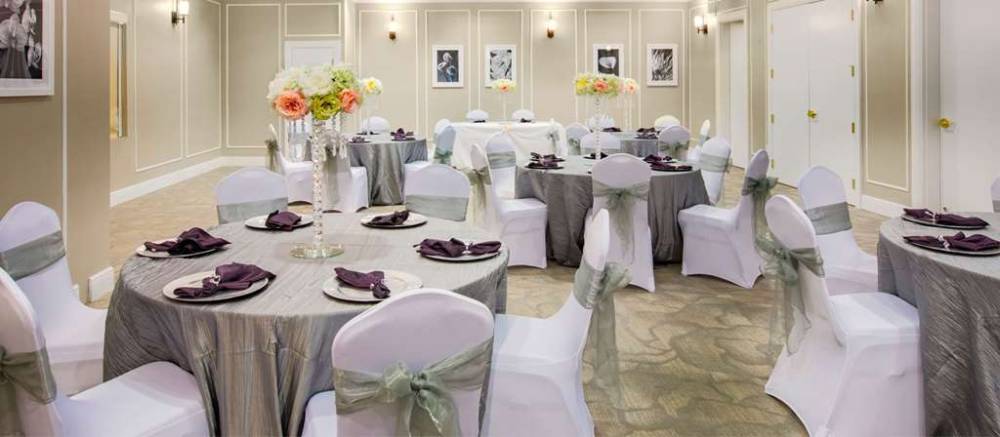 The Point Hotel And Suites 10