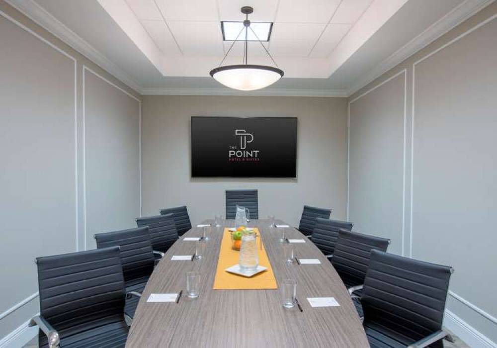 The Point Hotel And Suites 3