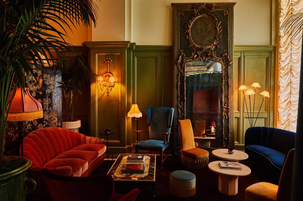 The Siren Hotel 3
