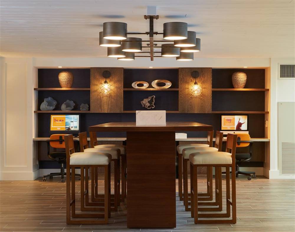 The Waterfront Beach Resort, A Hilton Hotel 7