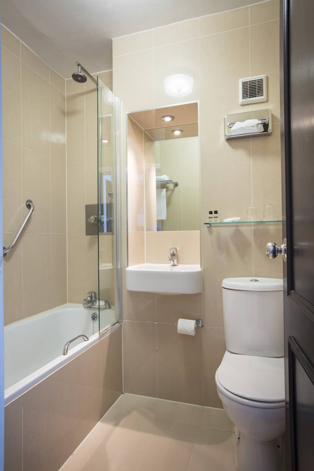 Thistle Heathrow Bathroom