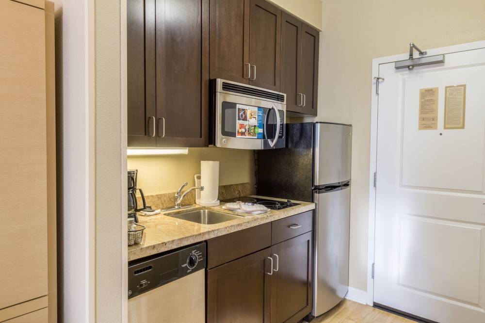 King Studio Suite - Kitchen