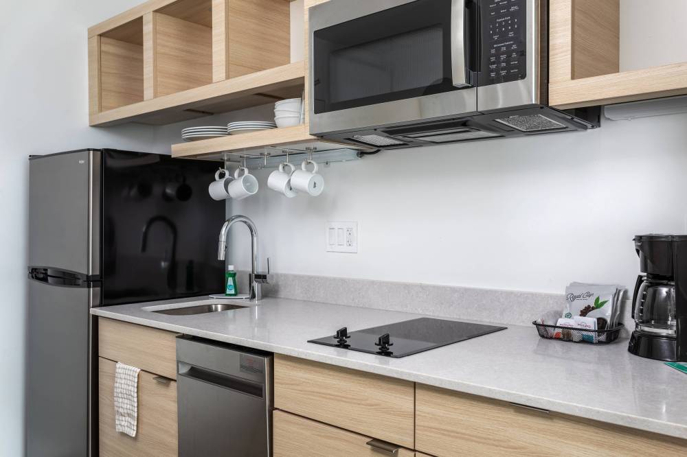 Queen/Queen Studio Suite Kitchen