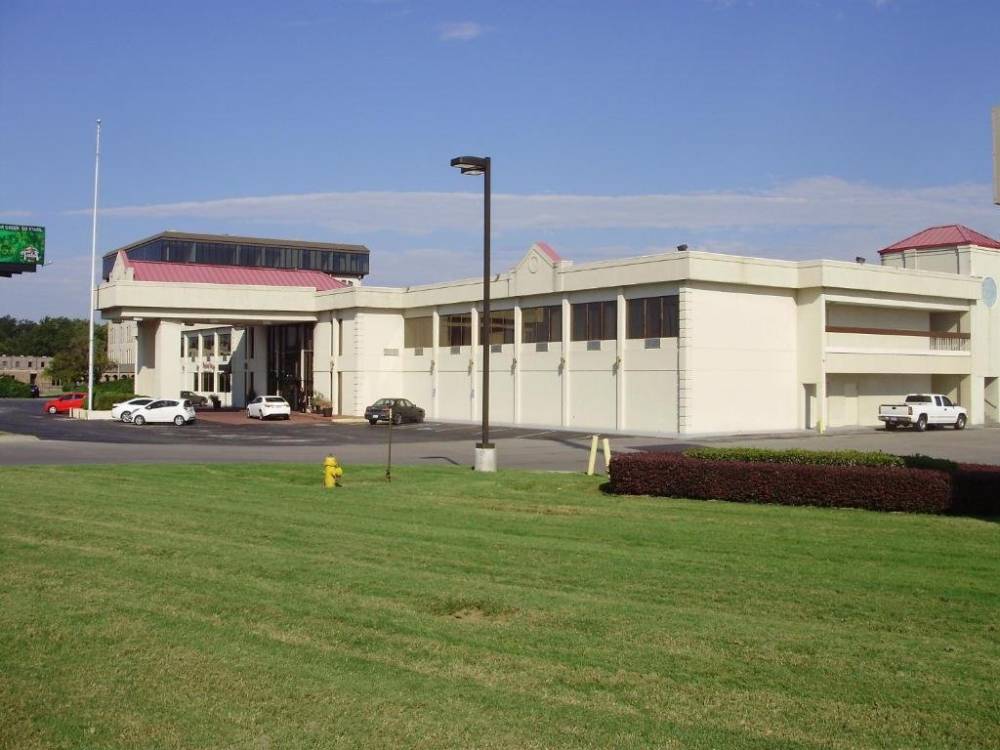 Trade Winds Central Inn 2