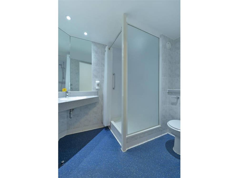 Travelodge Birmingham Streetly 4