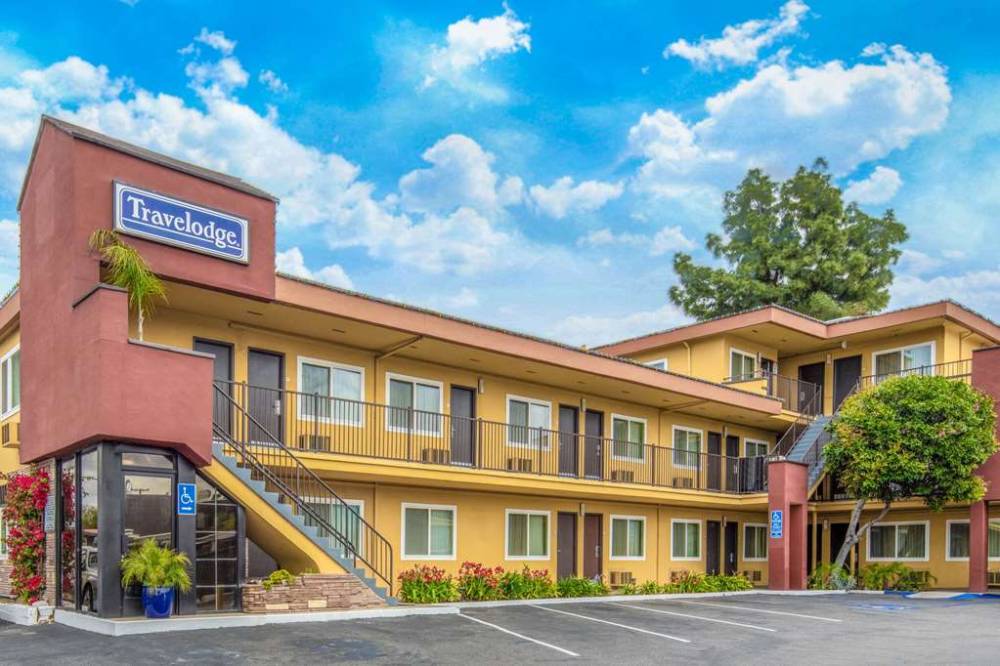 Travelodge By Wyndham Burbank-glendale 2