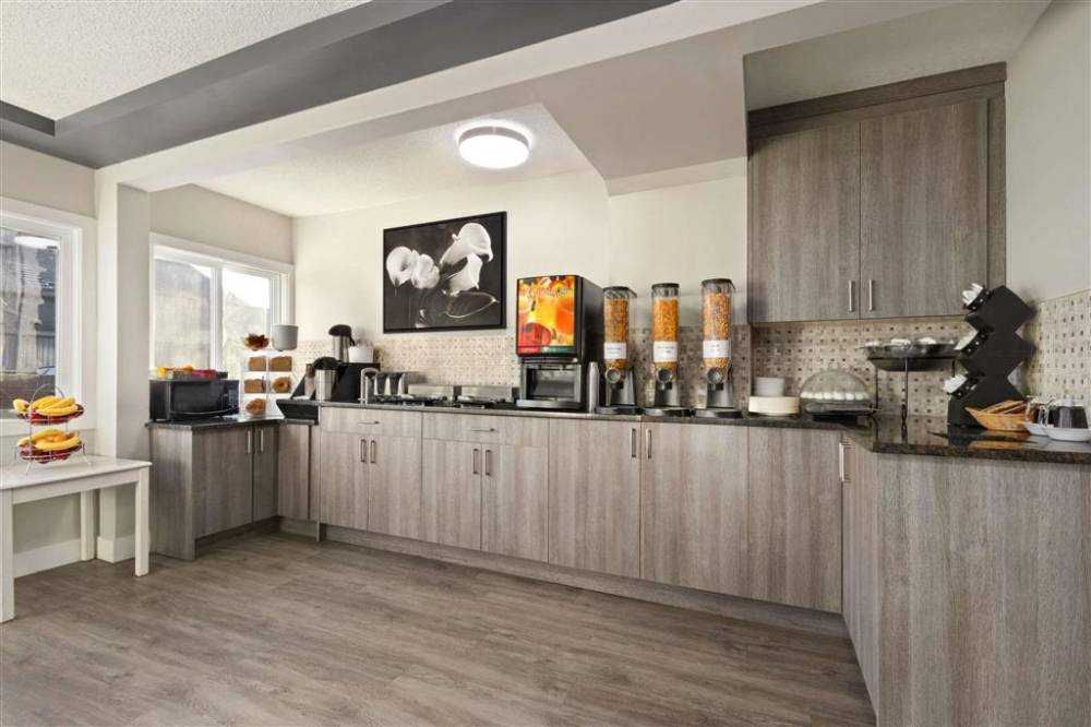 Travelodge By Wyndham Calgary South 5