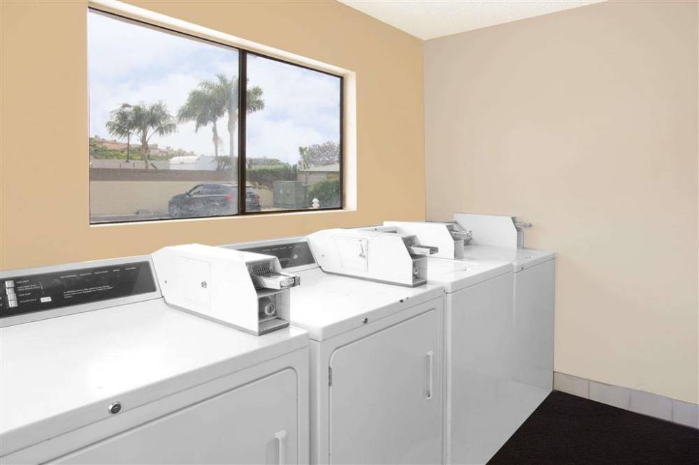 Travelodge By Wyndham Costa Mesa Newport Beach Hacienda 3