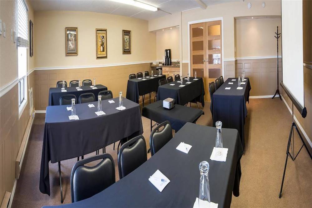 Travelodge By Wyndham Regina 2