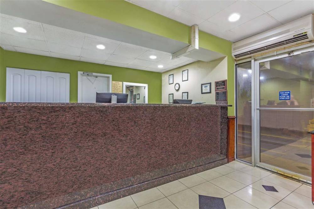 Travelodge By Wyndham Suites Virginia Beach Oceanfront 2