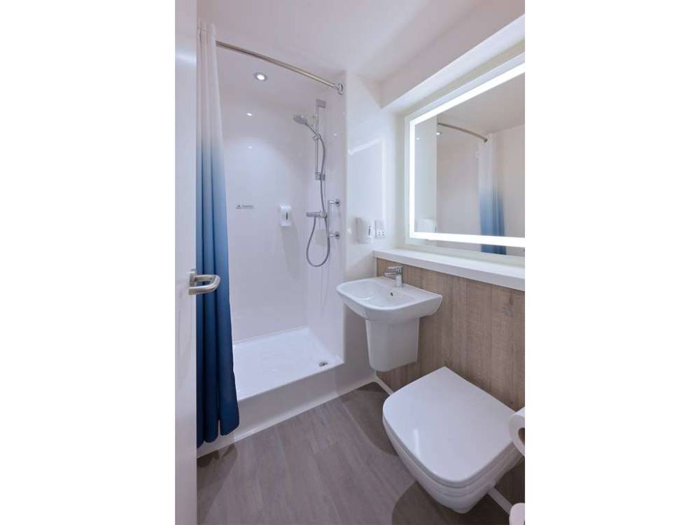 Travelodge Chiswick High Road 5