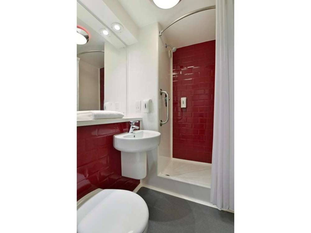 Travelodge Ealing 5