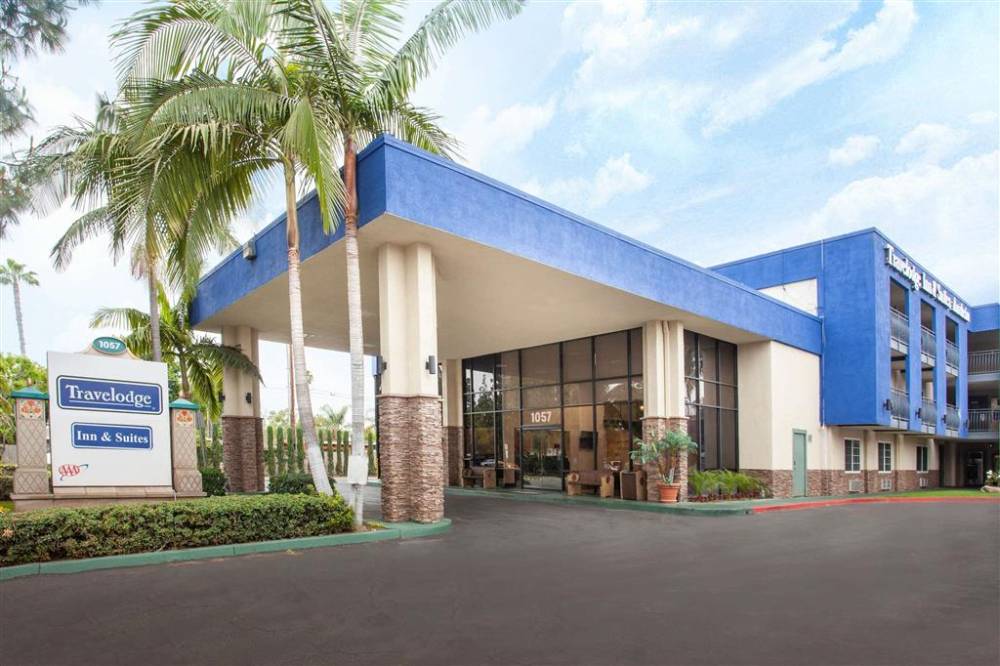 Travelodge Inn & Suites By Wyndham Anaheim On Disneyland Dr 2