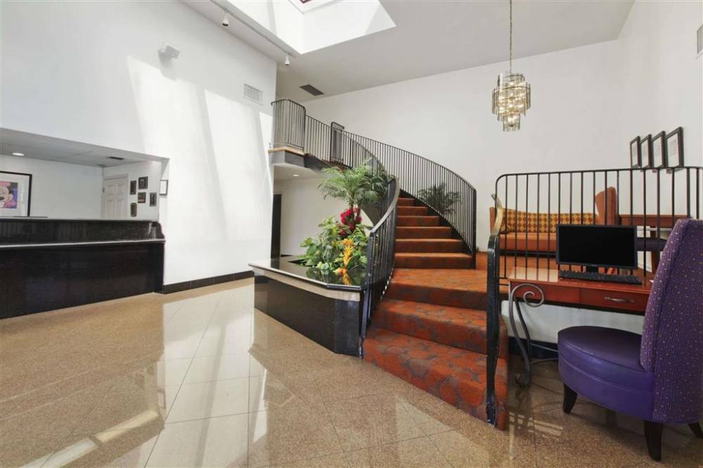 Travelodge Inn & Suites By Wyndham Anaheim On Disneyland Dr 3