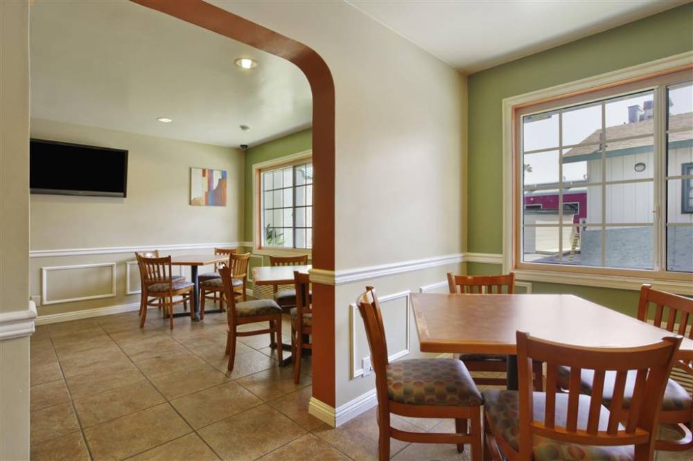 Travelodge Inn & Suites By Wyndham Anaheim On Disneyland Dr 4