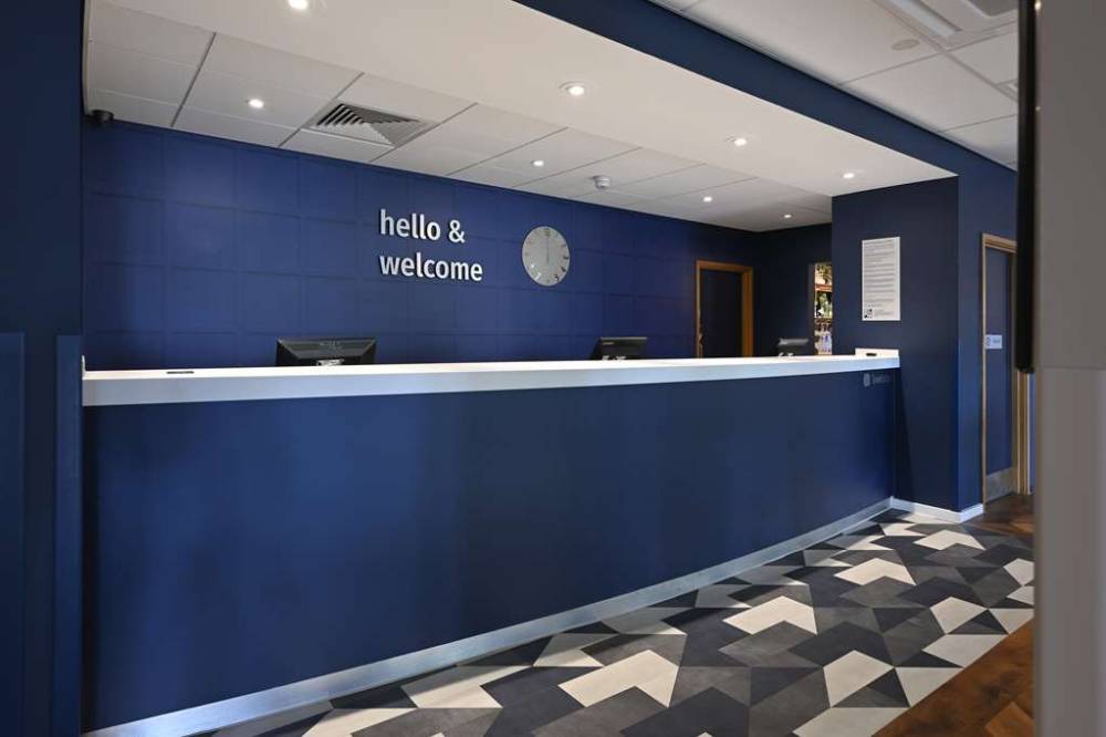 Travelodge London Acton 4