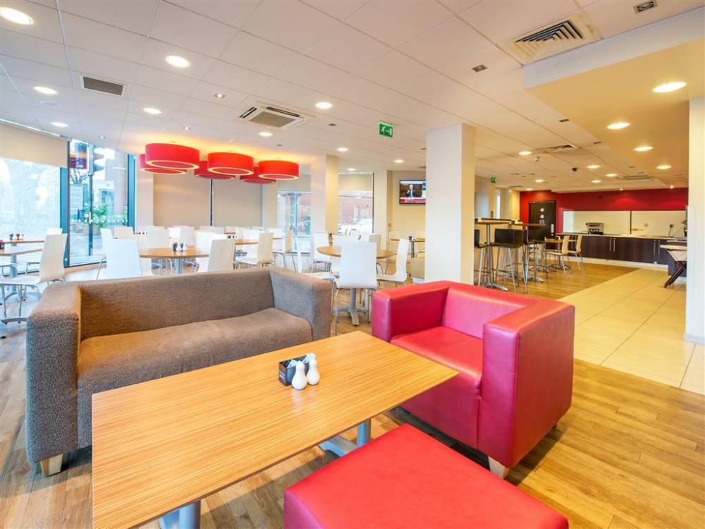 Travelodge London Hounslow 2