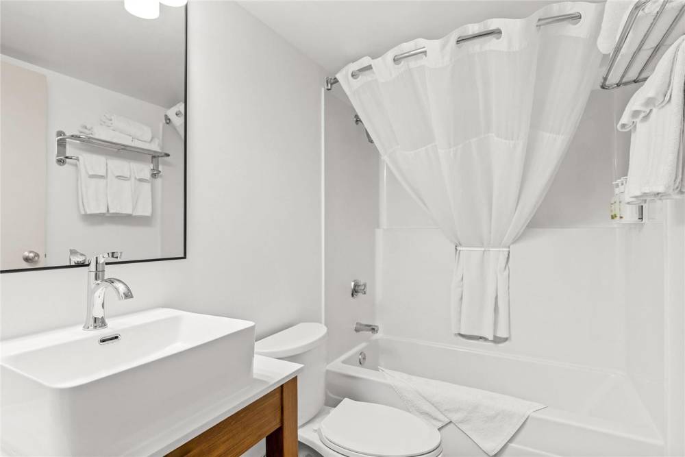 Travelodge Suites By Wyndham Regina / Eastgate Bay 7