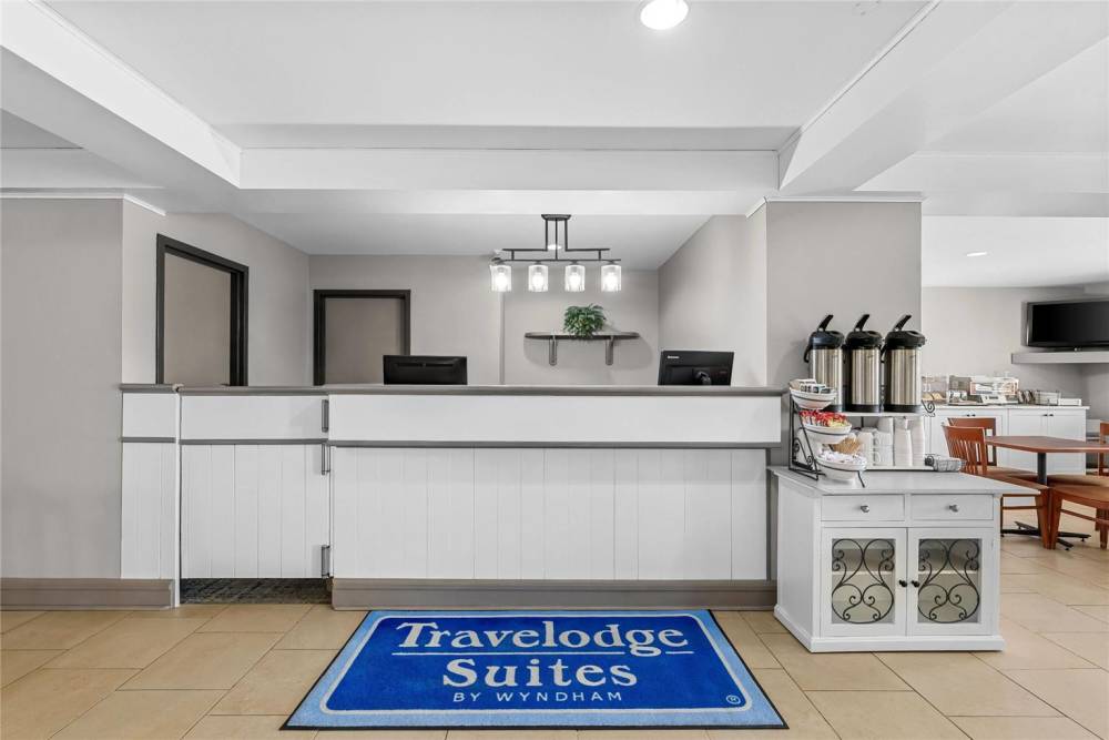 Travelodge Suites By Wyndham Regina / Eastgate Bay 3