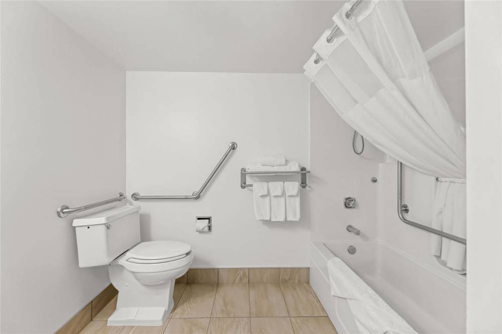 Travelodge Suites By Wyndham Regina / Eastgate Bay 5