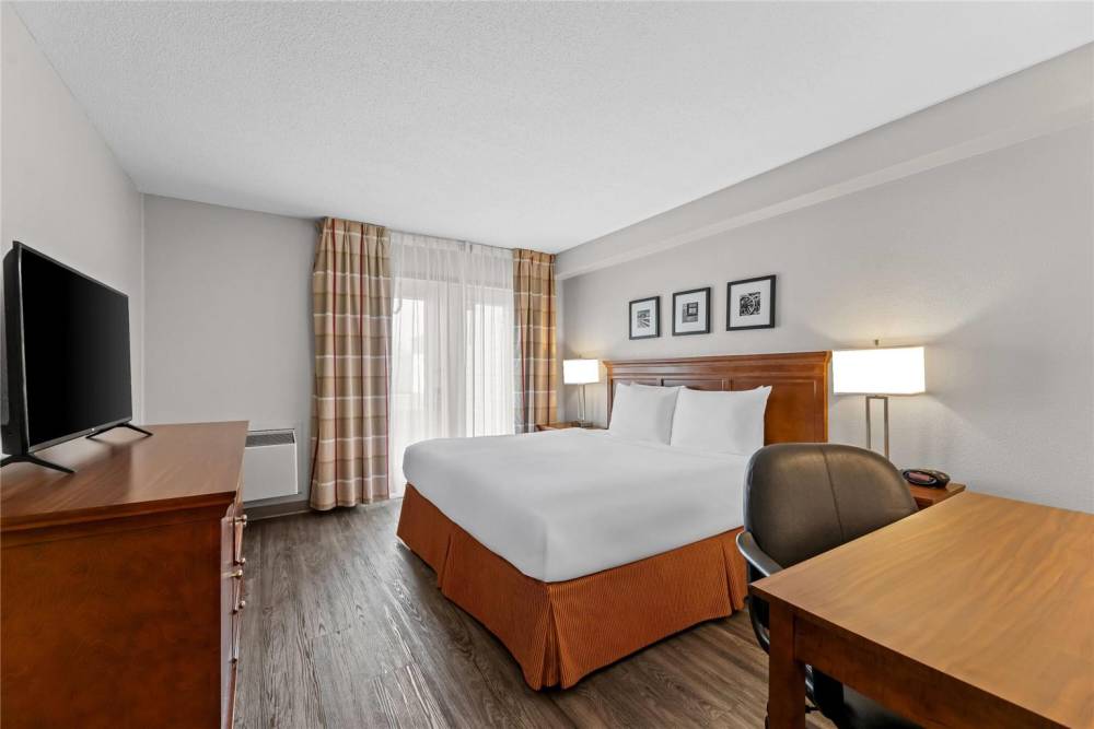 Travelodge Suites By Wyndham Regina / Eastgate Bay 6