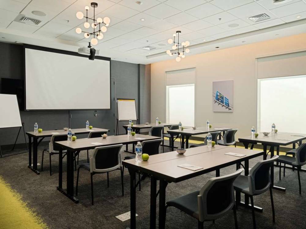 Tru By Hilton Atlanta Airport College Park 2