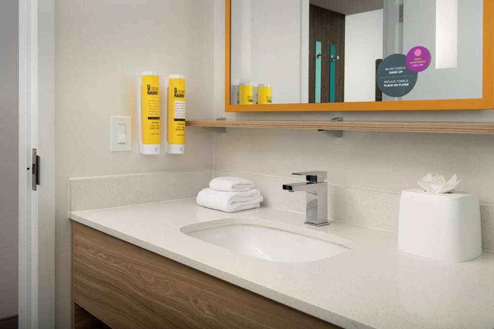 Tru By Hilton Miami West Brickell 6