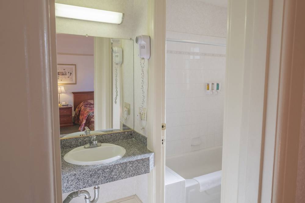 Guest Room Bathroom