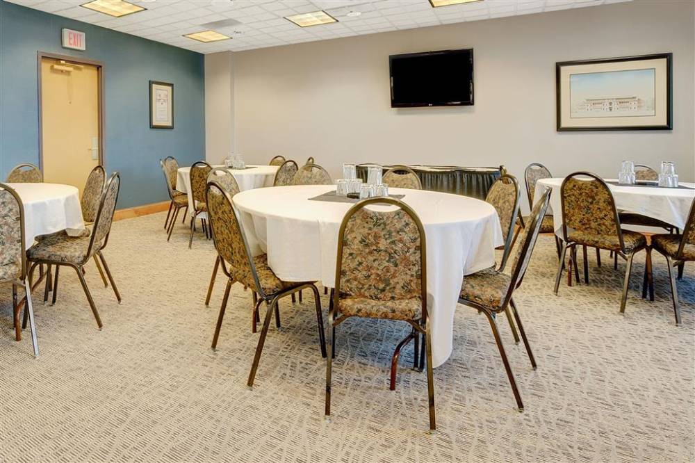 Wingate By Wyndham Fargo 3