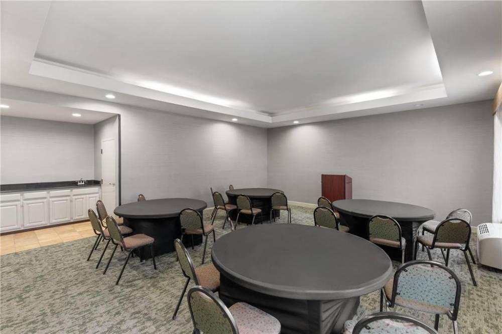 Wingate By Wyndham Greensboro/coliseum 2
