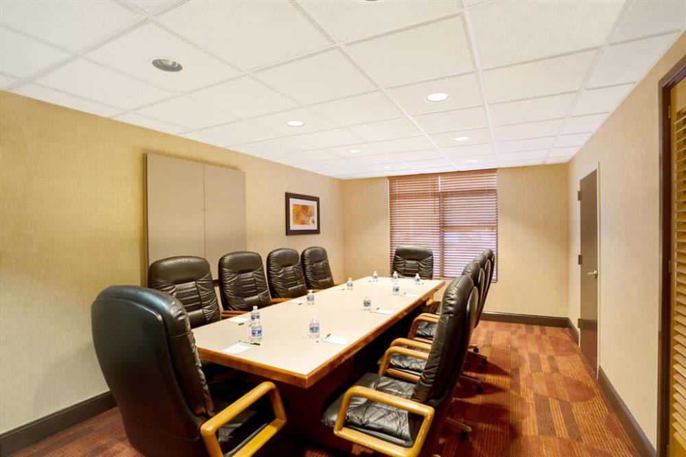 Wingate By Wyndham Raleigh Durham / Airport 3
