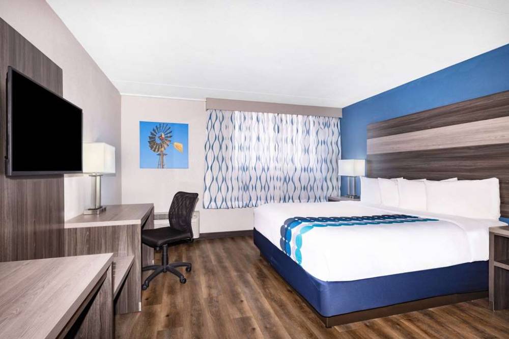 Wingate By Wyndham Wichita Airport 7