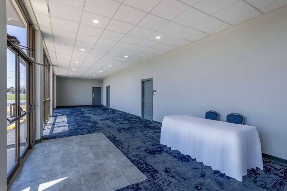 Wingate By Wyndham Wichita Airport 2