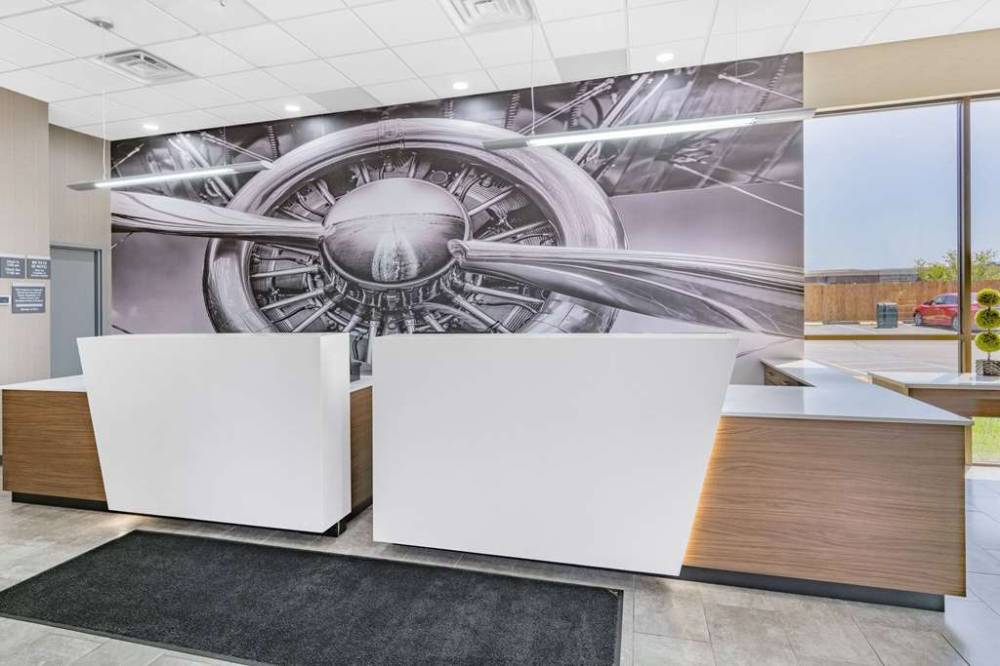 Wingate By Wyndham Wichita Airport 3