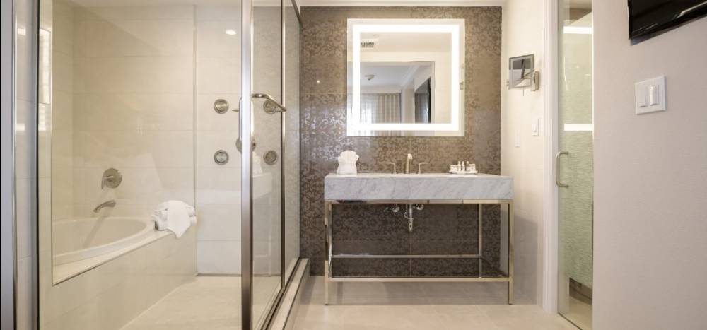 Woodcrest Hotel 2
