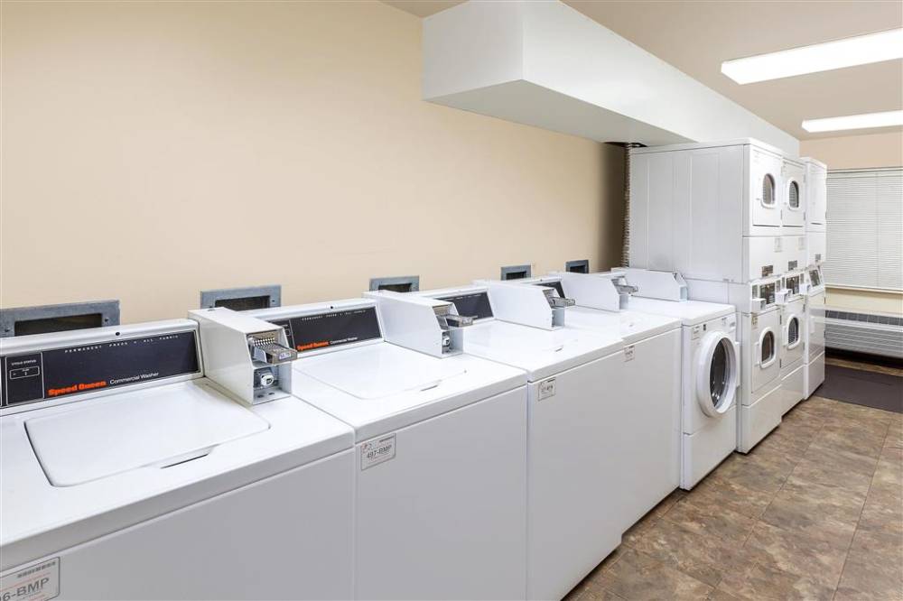 Woodspring Suites Council Bluffs 4