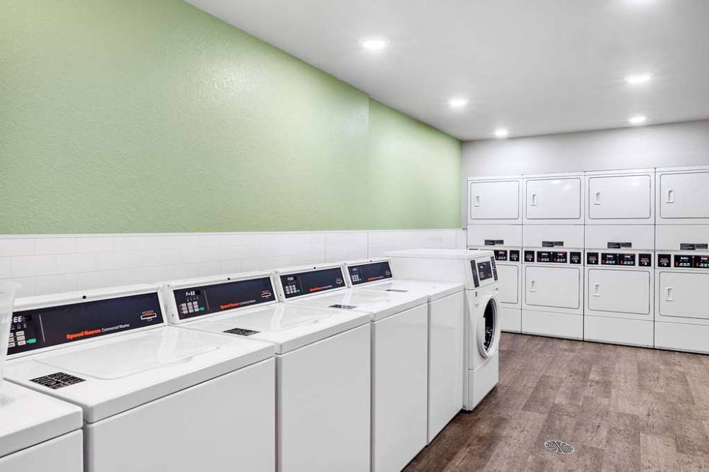 Woodspring Suites Fort Myers - Cape Coral 8