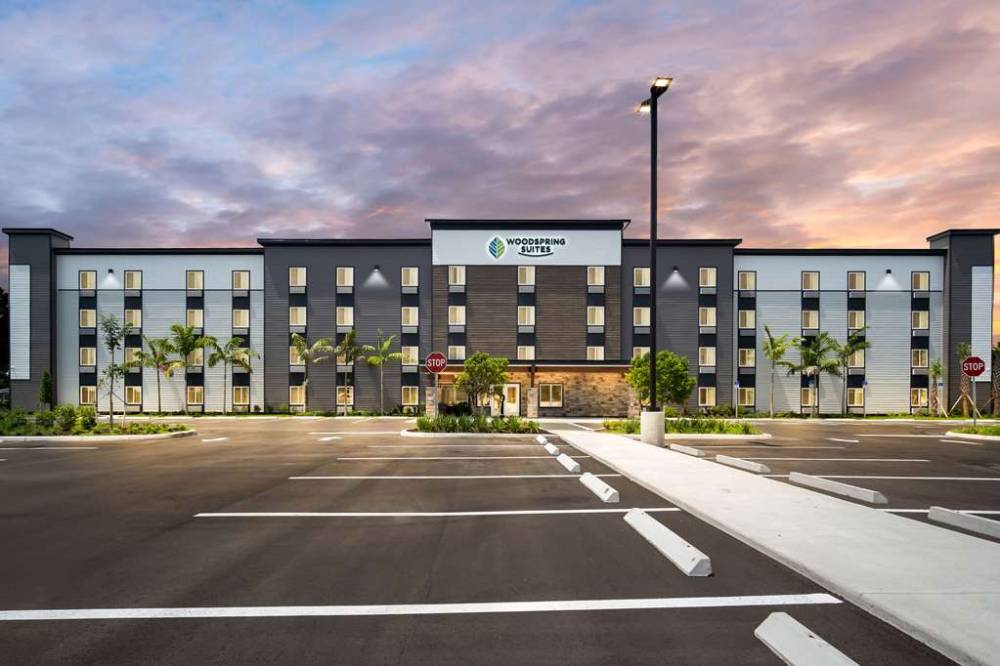 Woodspring Suites Fort Myers - Cape Coral 3