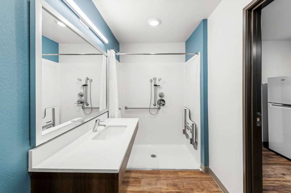 Woodspring Suites Kansas City Airport 7