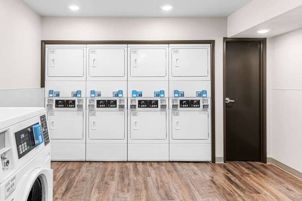 Woodspring Suites Kansas City Airport 5