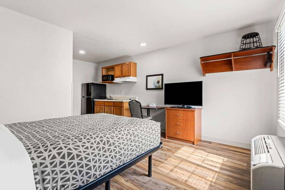 Woodspring Suites Tulsa 8