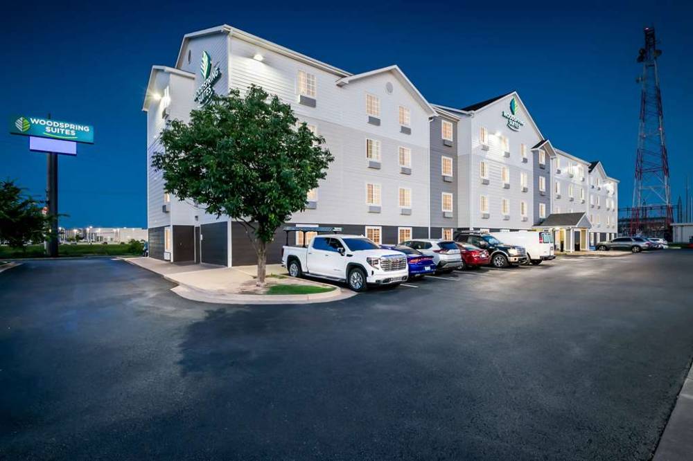 Woodspring Suites Tulsa 3