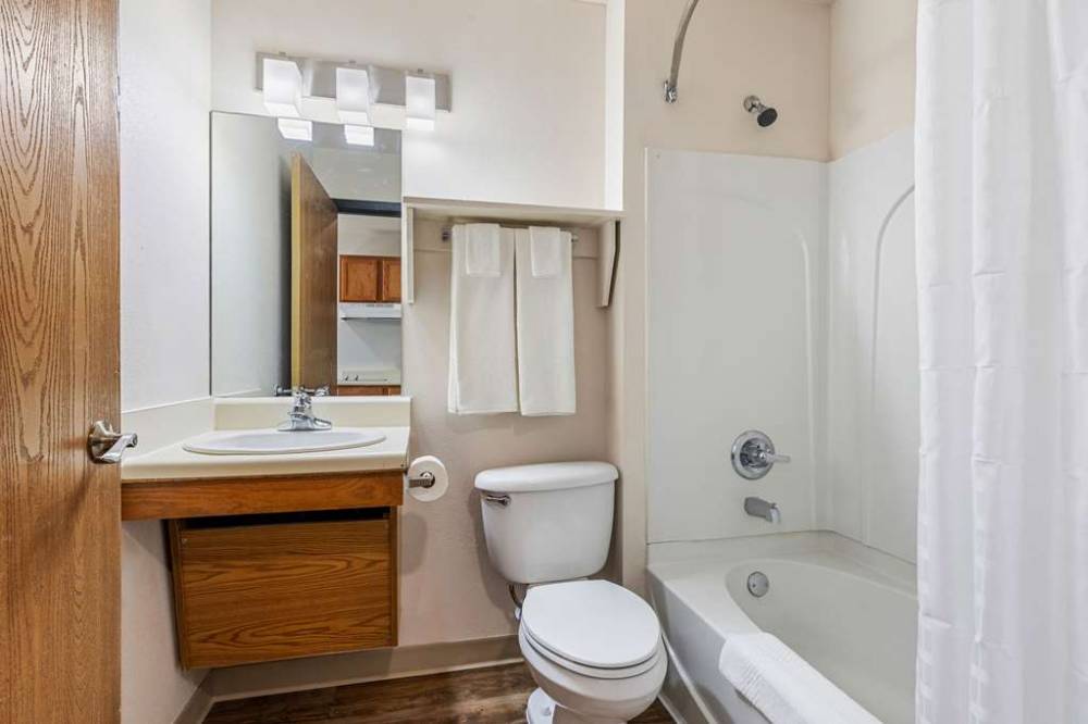 Woodspring Suites Tulsa 9