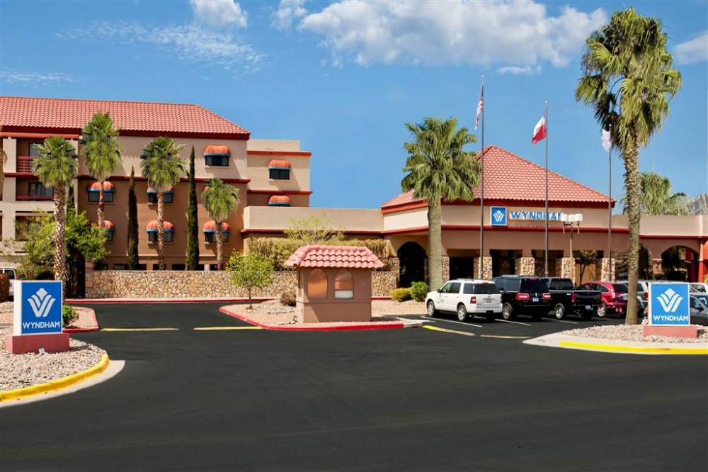 Wyndham El Paso Airport Hotel And Water Park 2