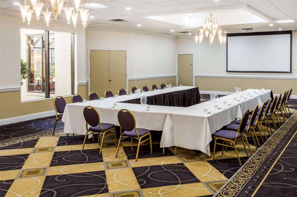 Wyndham Garden Greensboro 2
