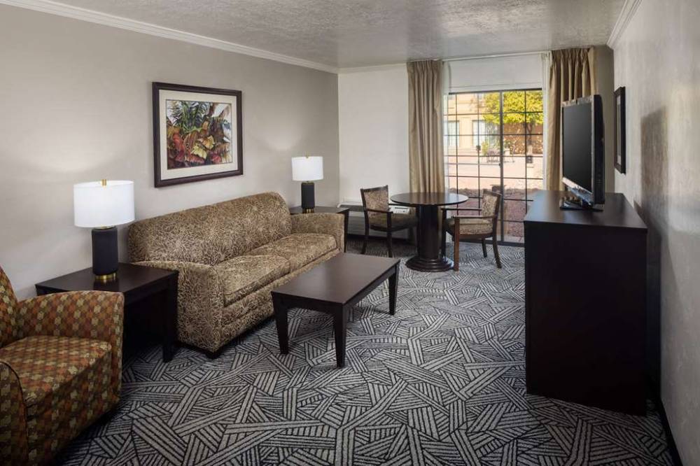 Wyndham Tucson Airport Hotel & Conference Center 7